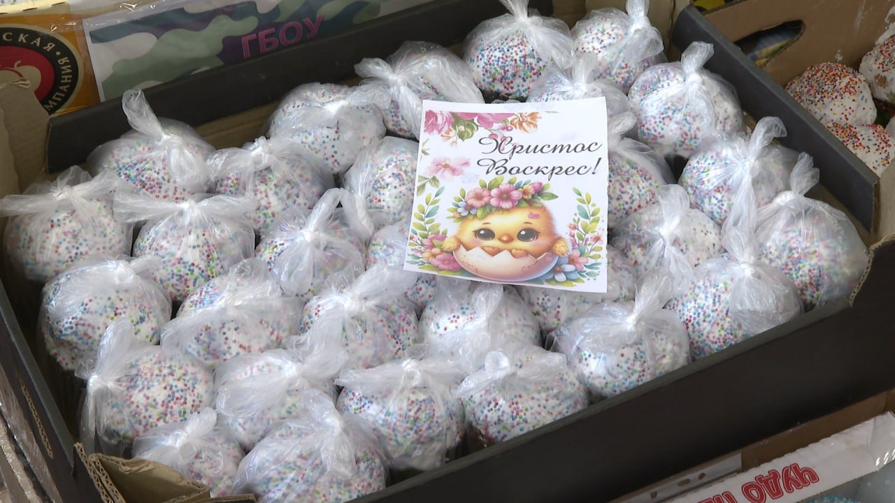 3500 куличей осветили в волонтёрском центре на улице Большой Морской