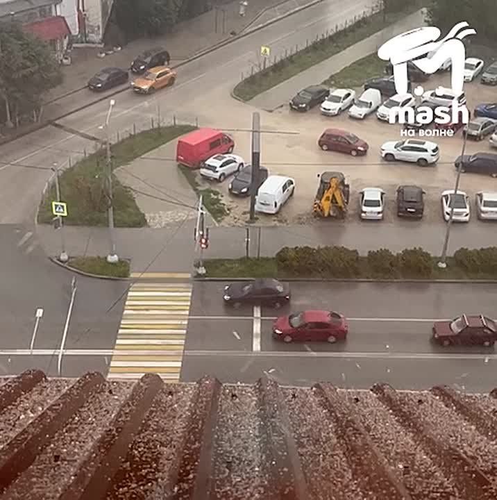 Это Севастополь. Если вы, как и админ, проснулись и не поняли, что происходит, объясняем