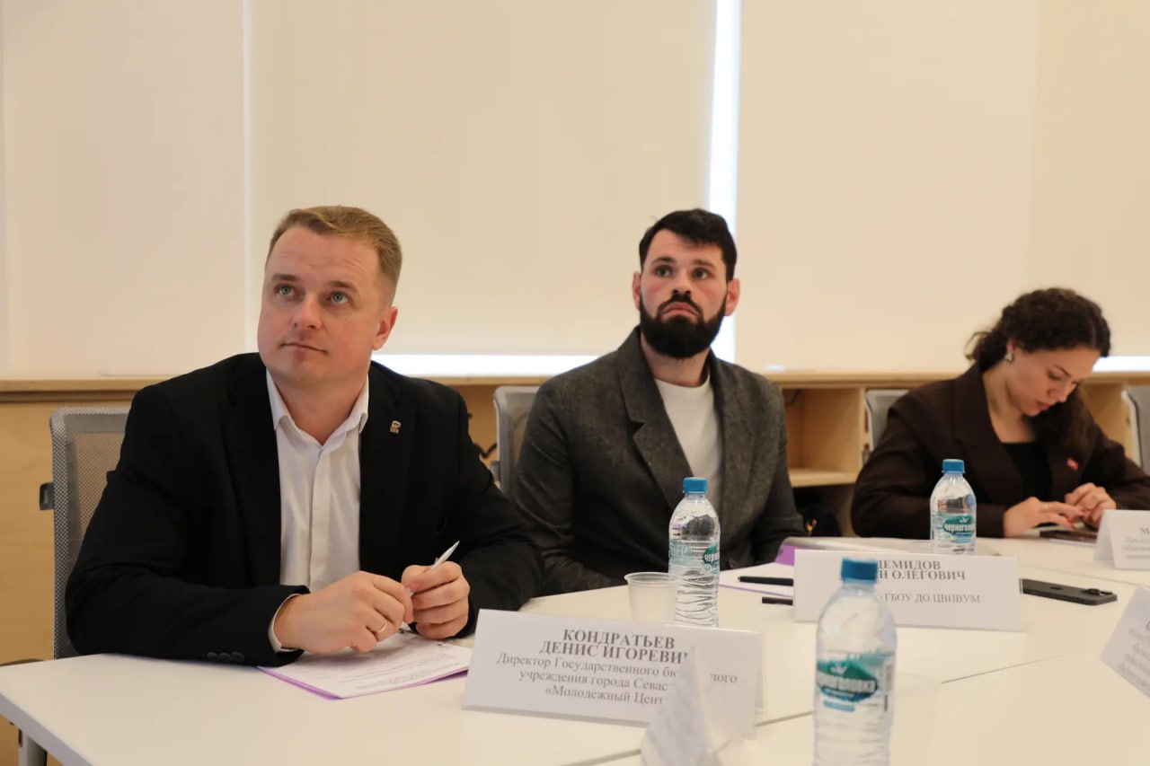 Денис Кондратьев: Накануне принял участие в полуфинале II регионального конкурса профессионального мастерства «Советник года» в городской «Точке кипения» в качестве члена жюри