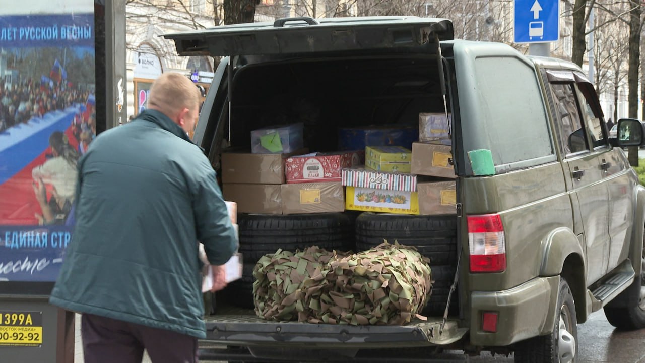 3500 куличей осветили в волонтёрском центре на улице Большой Морской 3500 куличей осветили в волонтёрском центре на улице Большой Морской