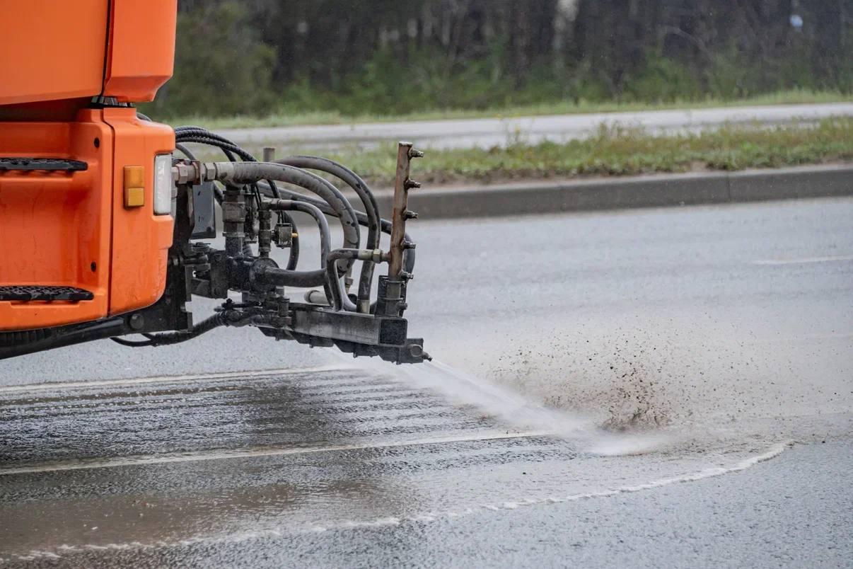 Продолжаем расчищать севастопольские дороги после зимнего периода к летнему сезону Продолжаем расчищать севастопольские дороги после зимнего периода к летнему сезону