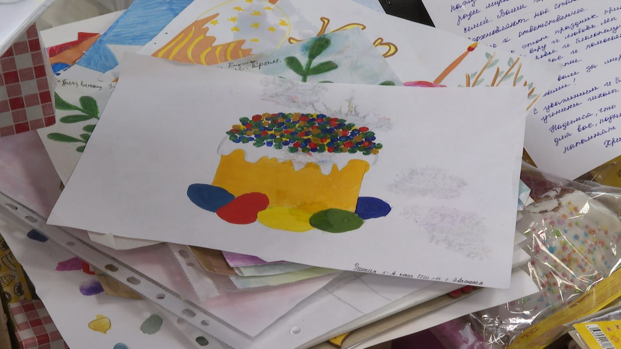 3500 куличей осветили в волонтёрском центре на улице Большой Морской 3500 куличей осветили в волонтёрском центре на улице Большой Морской