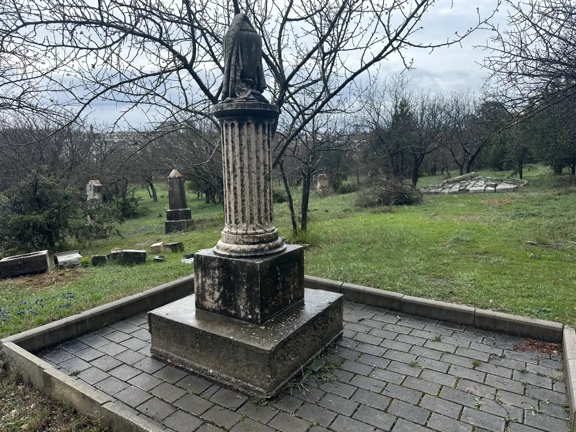 Захоронения на Братском кладбище защитников Севастополя приведут в порядок Захоронения на Братском кладбище защитников Севастополя приведут в порядок