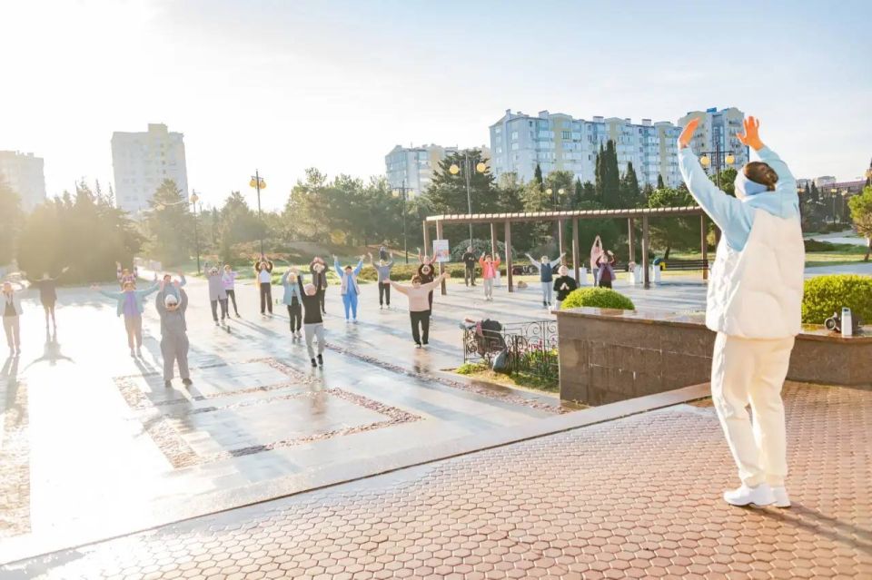 Севастопольцы начали субботнее утро на общегородской зарядке «С бодрым утром!»