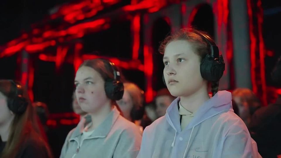 Школьники из ДНР посетили Новый Херсонес