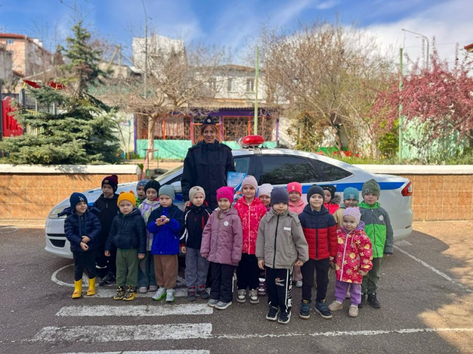 В Севастополе сотрудники Госавтоинспекции продолжают рассказывать дошколятам о важности соблюдения Правил дорожного движения