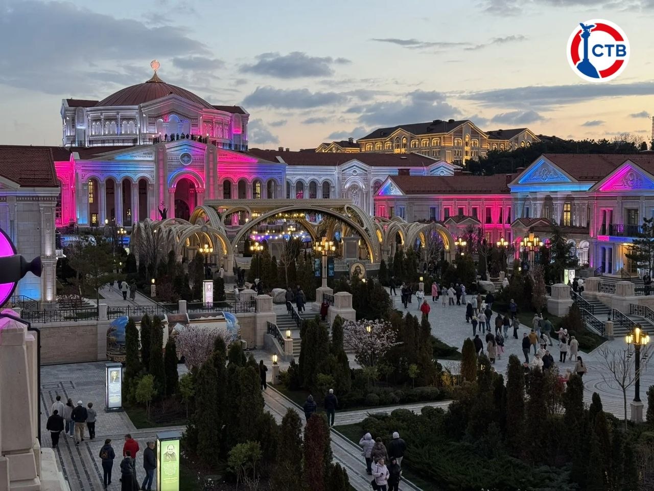 В Новом Херсонесе торжественно открыли фонтаны В Новом Херсонесе торжественно открыли фонтаны