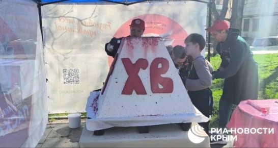 В Севастополе прихожан угощают 200-килограммовой творожной пасхой