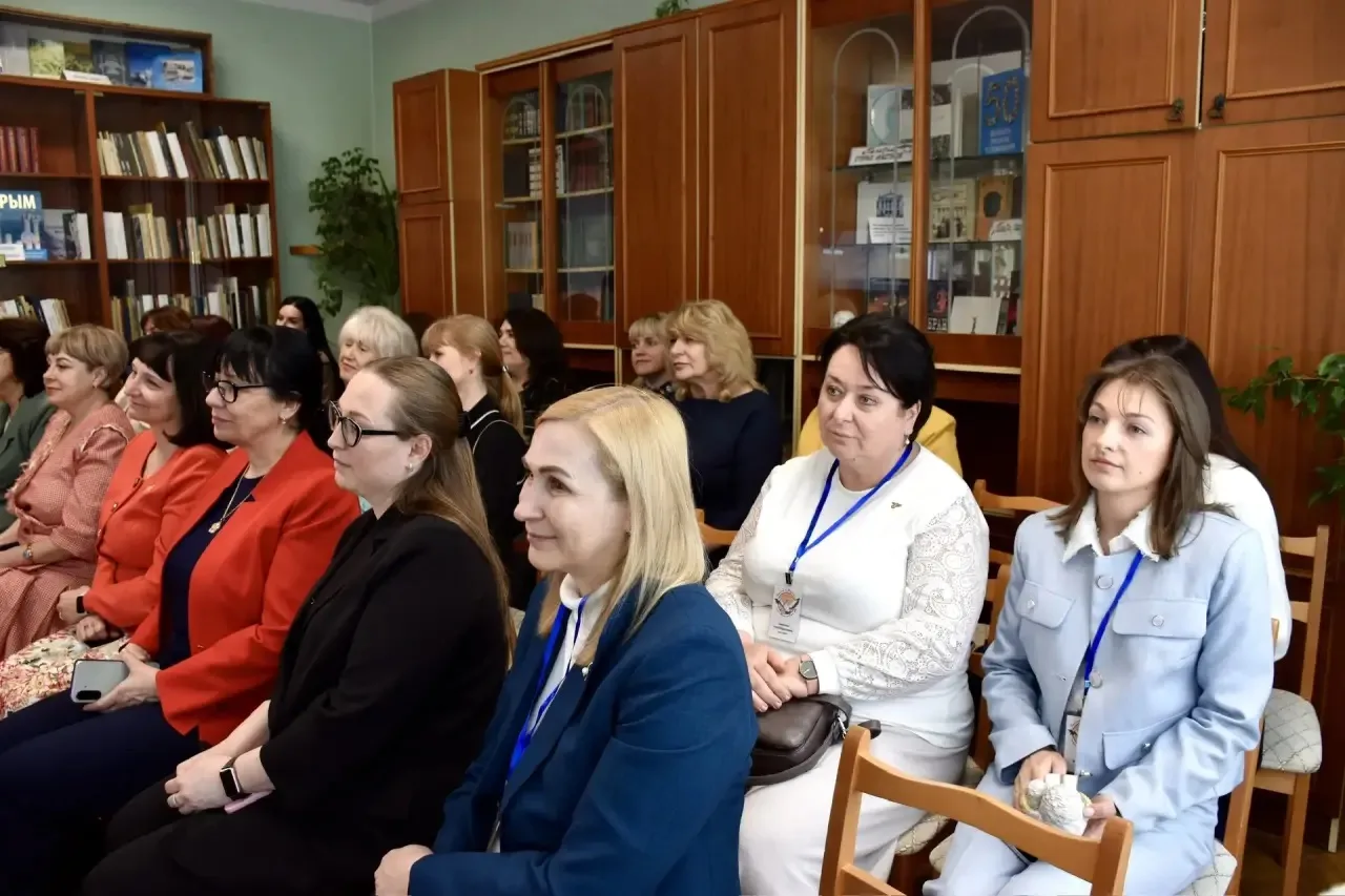 От всей души поздравляю учителя русского языка и литературы Алину Руслановну Андриц из школы «Экотех+» с победой в региональном этапе Всероссийского конкурса «Учитель года России – 2026» От всей души поздравляю учителя русского языка и литературы Алину Руслановну Андриц из школы «Экотех+» с победой в региональном этапе Всероссийского конкурса «Учитель года России – 2026»