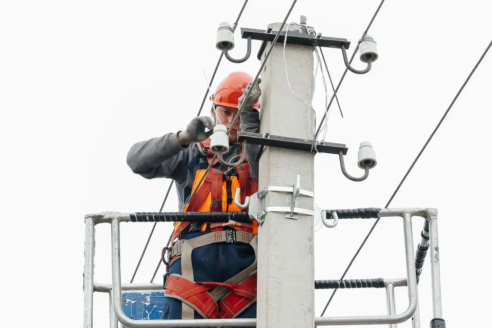 В Нахимовском и Балаклавском районах модернизируют линии электропередачи В Нахимовском и Балаклавском районах модернизируют линии электропередачи