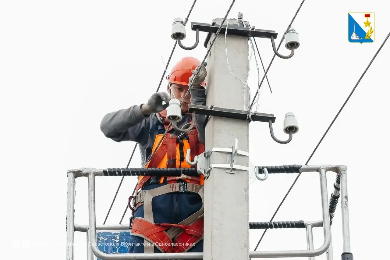 Севастопольские энергетики обновляют воздушные линии электропередачи в Нахимовском и Балаклавском районах Севастопольские энергетики обновляют воздушные линии электропередачи в Нахимовском и Балаклавском районах