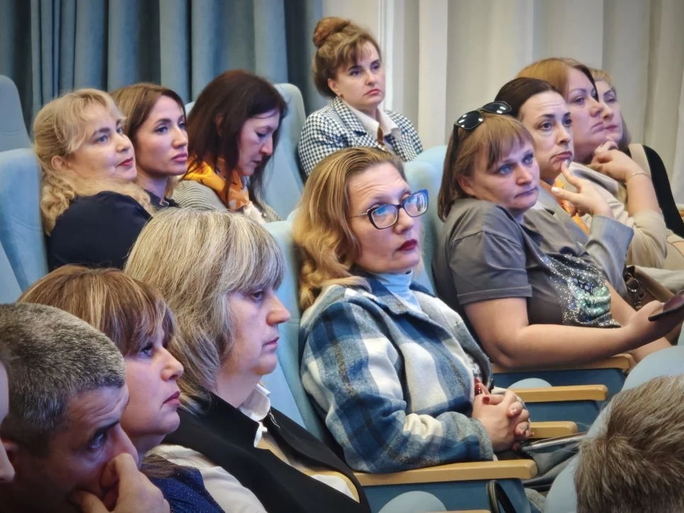 Севастопольские полицейские обсудили с родителями несовершеннолетних защиту детей от цифровых угроз