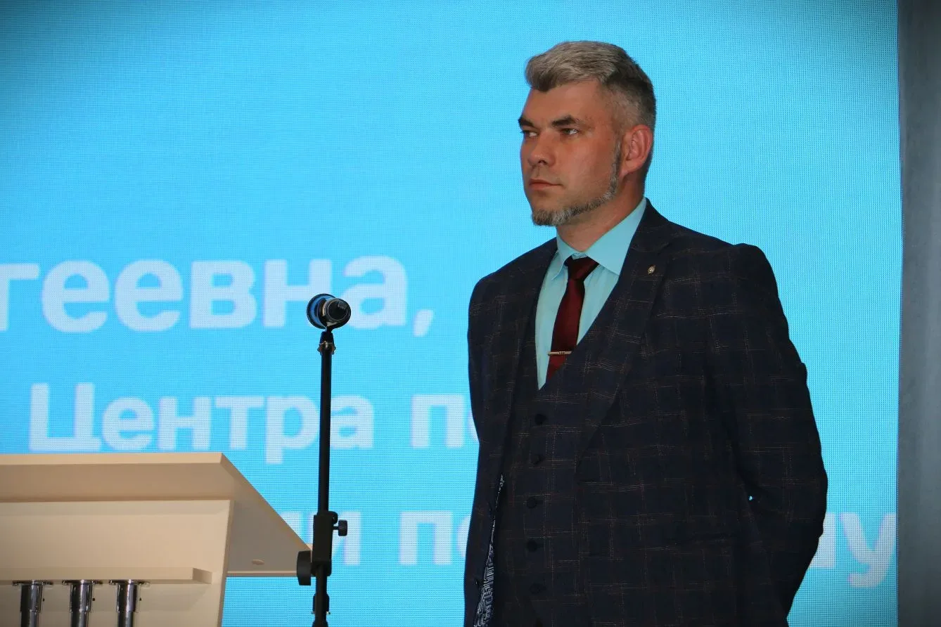 Севастопольские полицейские обсудили с родителями несовершеннолетних защиту детей от цифровых угроз Севастопольские полицейские обсудили с родителями несовершеннолетних защиту детей от цифровых угроз