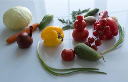 В Севастополе зафиксирован незначительный рост цен на свинину, курицу, свежие огурцы и помидоры