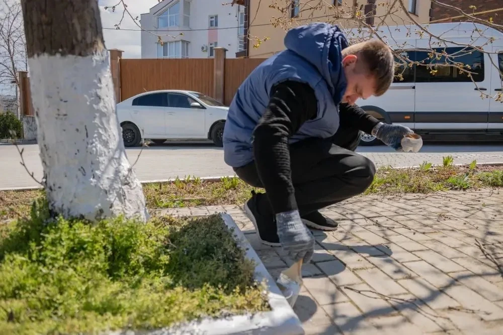 В Севастополе начали приводить в порядок памятники к 81-й годовщине Победы В Севастополе начали приводить в порядок памятники к 81-й годовщине Победы