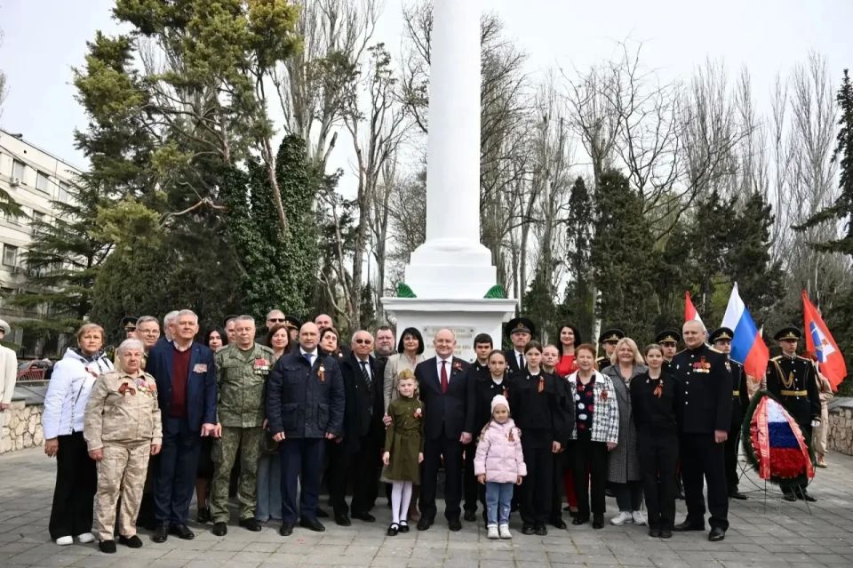 Сегодня для севастопольцев и, в первую очередь, для жителей Балаклавы особенный и святой день — 82-я годовщина освобождения Балаклавы от немецко-фашистских захватчиков Сегодня для севастопольцев и, в первую очередь, для жителей Балаклавы особенный и святой день — 82-я годовщина освобождения Балаклавы от немецко-фашистских захватчиков