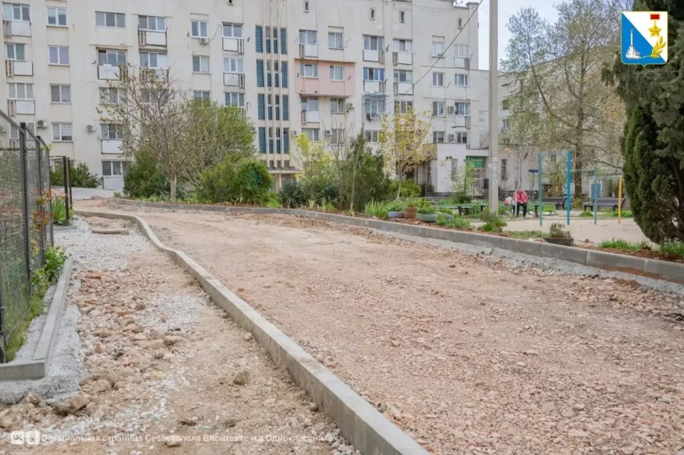 Во дворах на улицах Маринеско и Шевченко ремонтируют внутриквартальные дороги Во дворах на улицах Маринеско и Шевченко ремонтируют внутриквартальные дороги