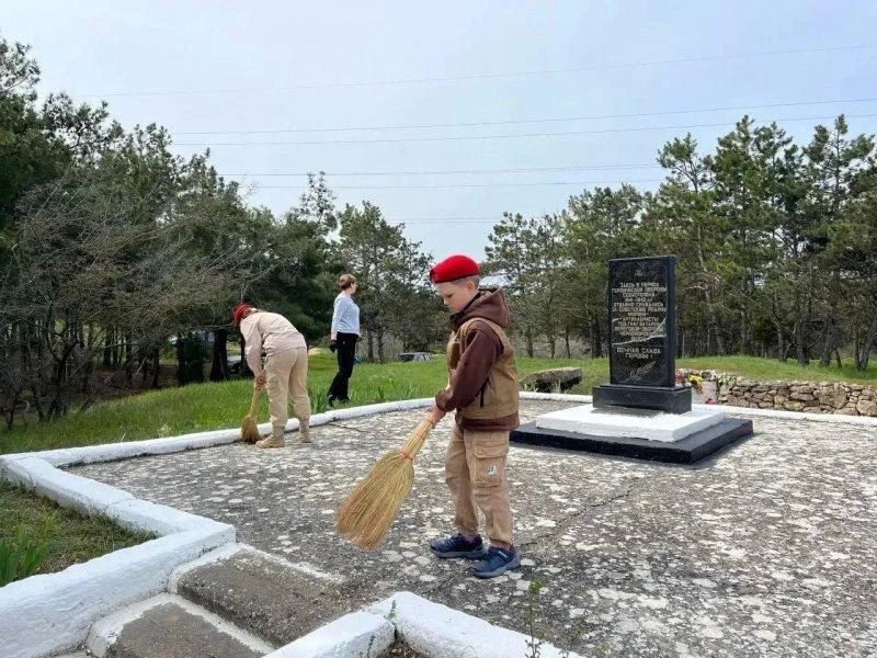 В Севастополе приводят в порядок памятники Великой Отечественной войны В Севастополе приводят в порядок памятники Великой Отечественной войны