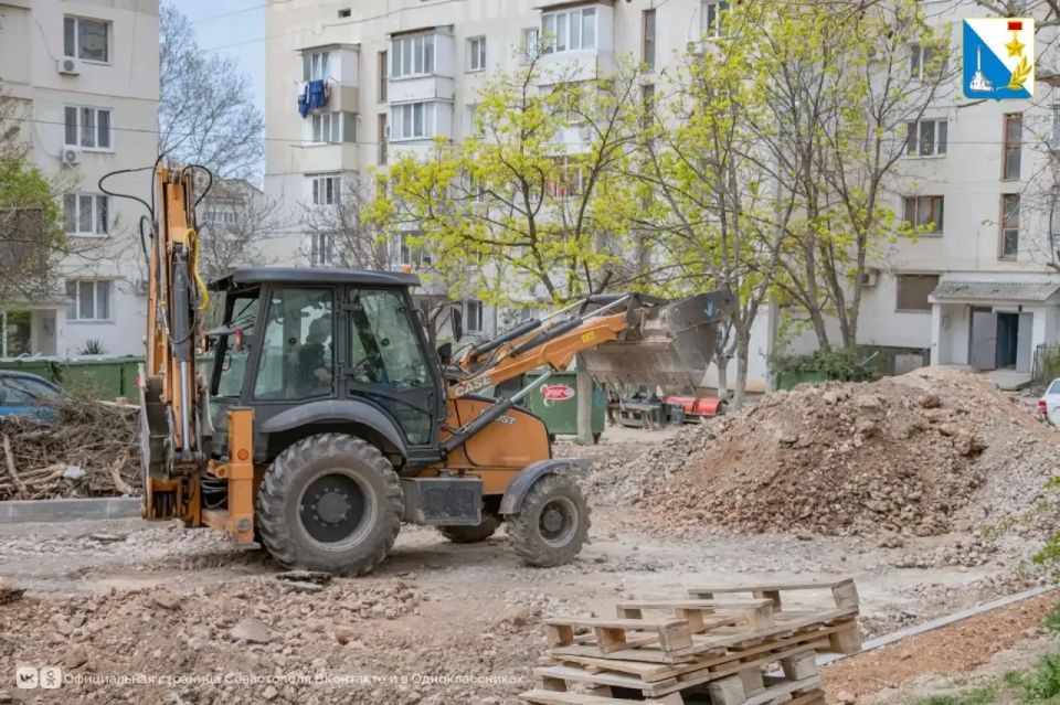 Во дворах на улицах Маринеско и Шевченко ремонтируют внутриквартальные дороги Во дворах на улицах Маринеско и Шевченко ремонтируют внутриквартальные дороги