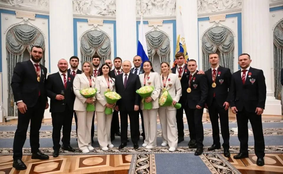 Михаил Развожаев: Президент России вручил государственную награду нашей спортсменке Елене Гапешиной Михаил Развожаев: Президент России вручил государственную награду нашей спортсменке Елене Гапешиной