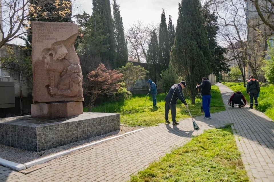 Михаил Развожаев: В городской больнице №1 имени Н.И. Пирогова привели в порядок памятник военным медикам Михаил Развожаев: В городской больнице №1 имени Н.И. Пирогова привели в порядок памятник военным медикам