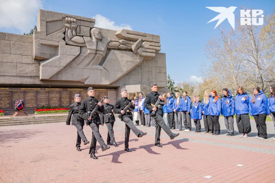 В Севастополе стартовала акция «Георгиевская ленточка»: волонтёры раздадут 90 тысяч символов Победы В Севастополе стартовала акция «Георгиевская ленточка»: волонтёры раздадут 90 тысяч символов Победы