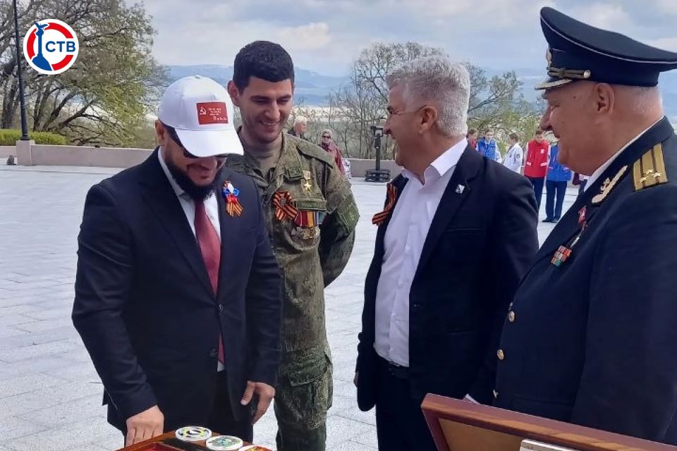 Автопробег «Знамя Победы» финишировал на Сапун-горе Автопробег «Знамя Победы» финишировал на Сапун-горе