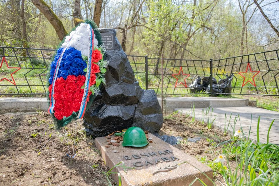 В Морозовке привели в порядок «Могилу неизвестного солдата, павшего в боях за освобождение Севастополя в 1941-1944 гг»! В Морозовке привели в порядок «Могилу неизвестного солдата, павшего в боях за освобождение Севастополя в 1941-1944 гг»!