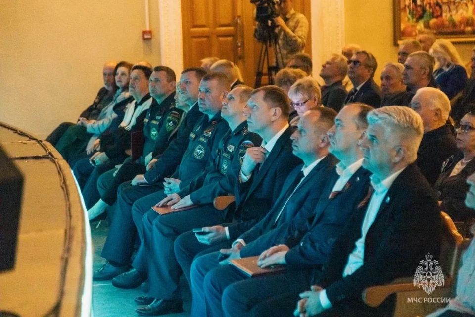 На городском собрании в Севастополе почтили подвиг ликвидаторов аварии на Чернобыльской АЭС На городском собрании в Севастополе почтили подвиг ликвидаторов аварии на Чернобыльской АЭС