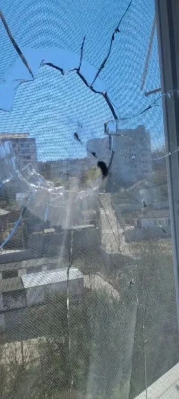 Коммунальщики с самого утра ликвидируют последствия атаки ВСУ на Севастополь Коммунальщики с самого утра ликвидируют последствия атаки ВСУ на Севастополь