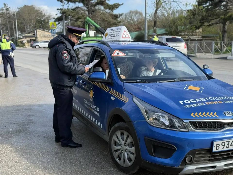Госавтоинспекция Севастополя проверила, как соблюдают ПДД на дорогах города начинающие водители Госавтоинспекция Севастополя проверила, как соблюдают ПДД на дорогах города начинающие водители