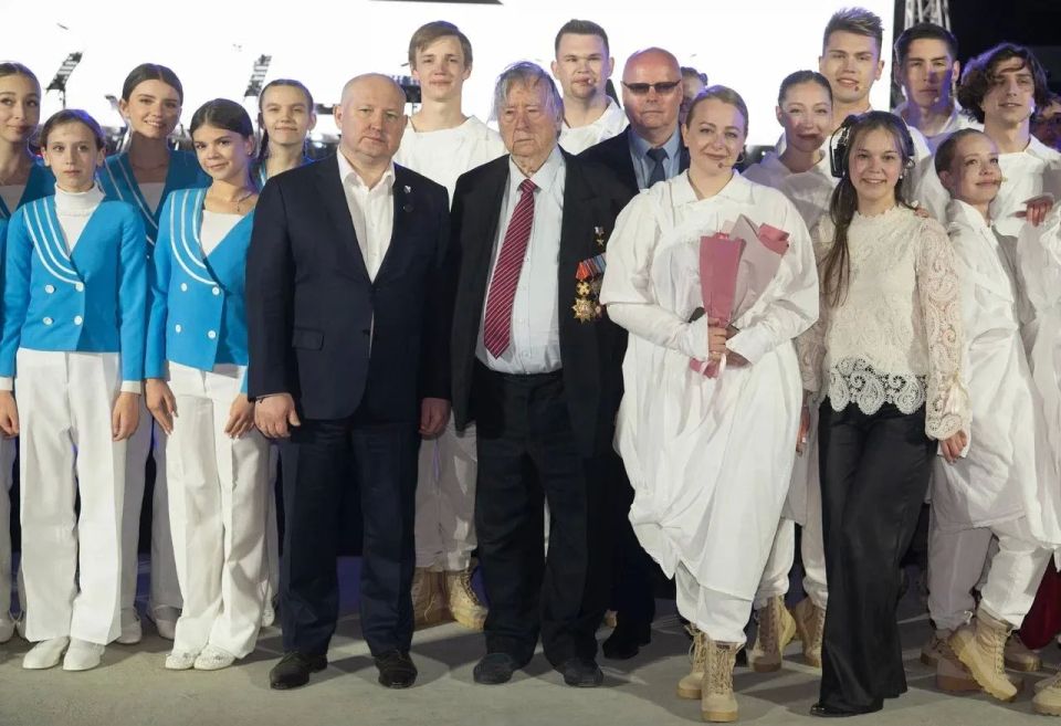 В "Новом Херсонесе" накануне представили рок-оперу "Хождение в огонь" на стихи Александра Проханова В "Новом Херсонесе" накануне представили рок-оперу "Хождение в огонь" на стихи Александра Проханова