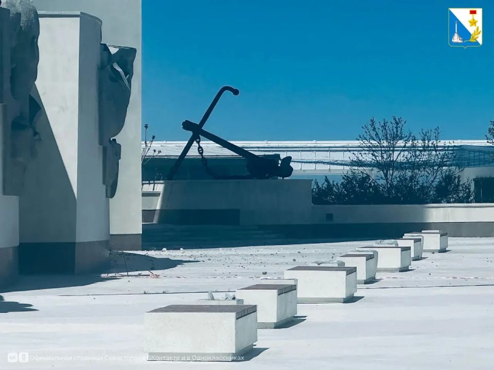 Обелиск "Городу-Герою Севастополю" поврежден во время беспилотной атаки ВСУ Обелиск "Городу-Герою Севастополю" поврежден во время беспилотной атаки ВСУ