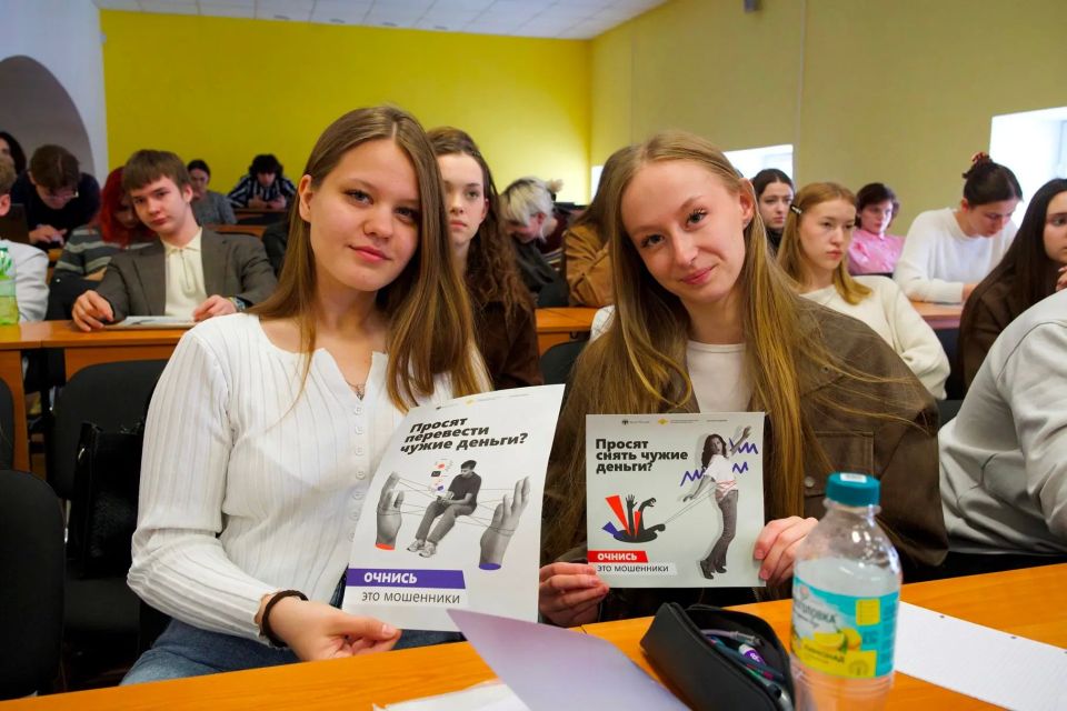 Прокуратура города Севастополя совместно с филиалом Московского государственного университета имени М.В. Ломоносова в городе Севастополе организовала проведение круглого стола для студентов по вопросам профилактики... Прокуратура города Севастополя совместно с филиалом Московского государственного университета имени М.В. Ломоносова в городе Севастополе организовала проведение круглого стола для студентов по вопросам профилактики...
