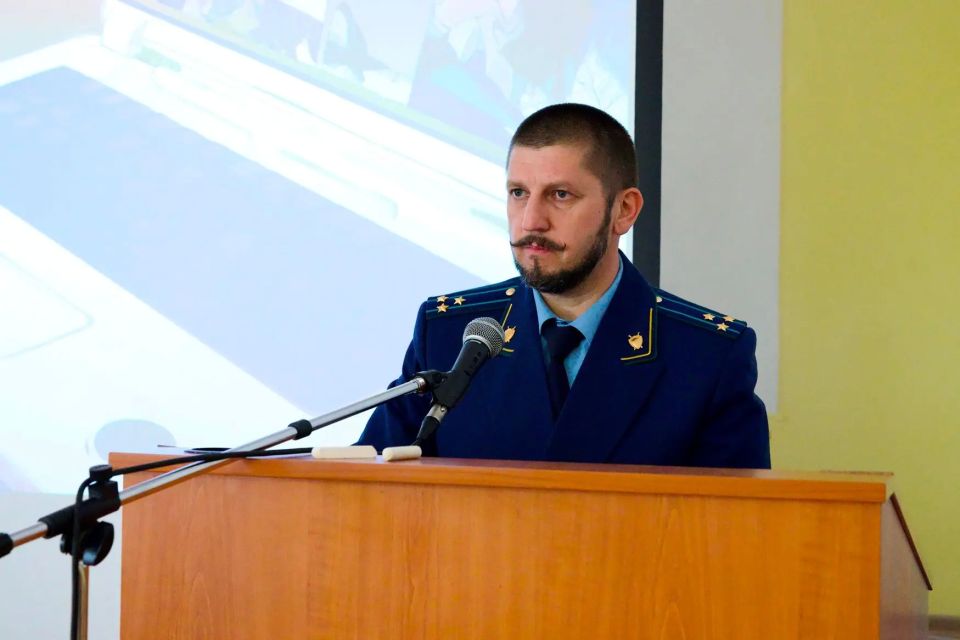 Прокуратура города Севастополя совместно с филиалом Московского государственного университета имени М.В. Ломоносова в городе Севастополе организовала проведение круглого стола для студентов по вопросам профилактики... Прокуратура города Севастополя совместно с филиалом Московского государственного университета имени М.В. Ломоносова в городе Севастополе организовала проведение круглого стола для студентов по вопросам профилактики...