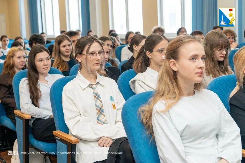 Участники Российских студенческих отрядов организуют встречи для 10 тысяч школьников и студентов колледжей Севастополя Участники Российских студенческих отрядов организуют встречи для 10 тысяч школьников и студентов колледжей Севастополя