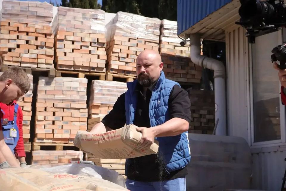 Сегодня из Севастополя отправили более 5 тонн гуманитарной помощи в Дагестан Сегодня из Севастополя отправили более 5 тонн гуманитарной помощи в Дагестан