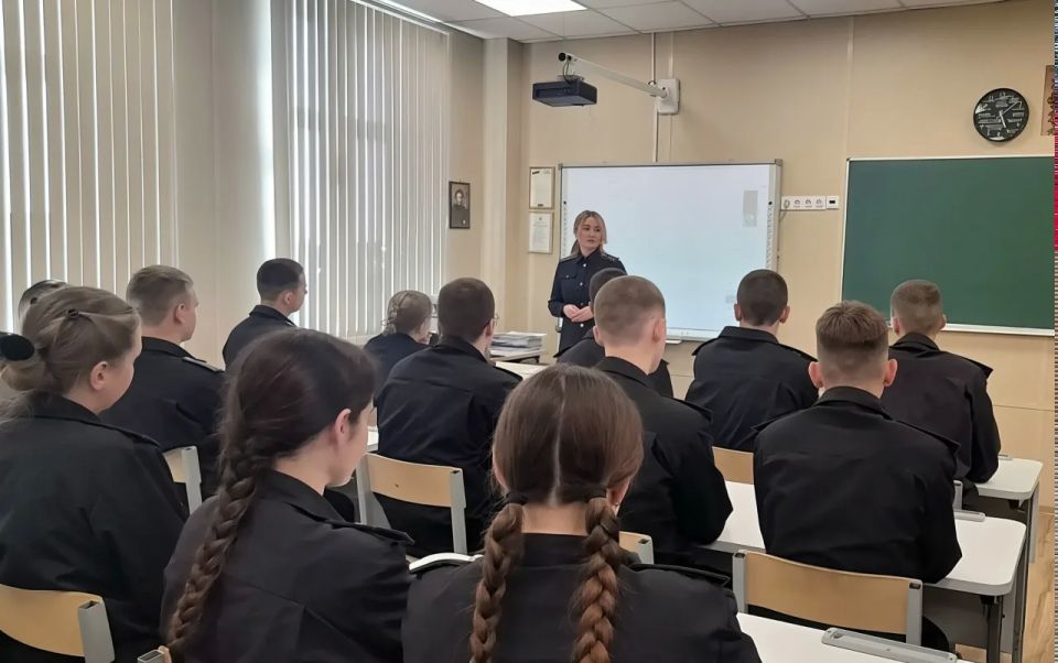 В Севастопольском кадетском корпусе Следственного комитета Российской Федерации имени В.И. Истомина проведён цикл мероприятий с участием представителя управления общественно-политической работы СК России В Севастопольском кадетском корпусе Следственного комитета Российской Федерации имени В.И. Истомина проведён цикл мероприятий с участием представителя управления общественно-политической работы СК России