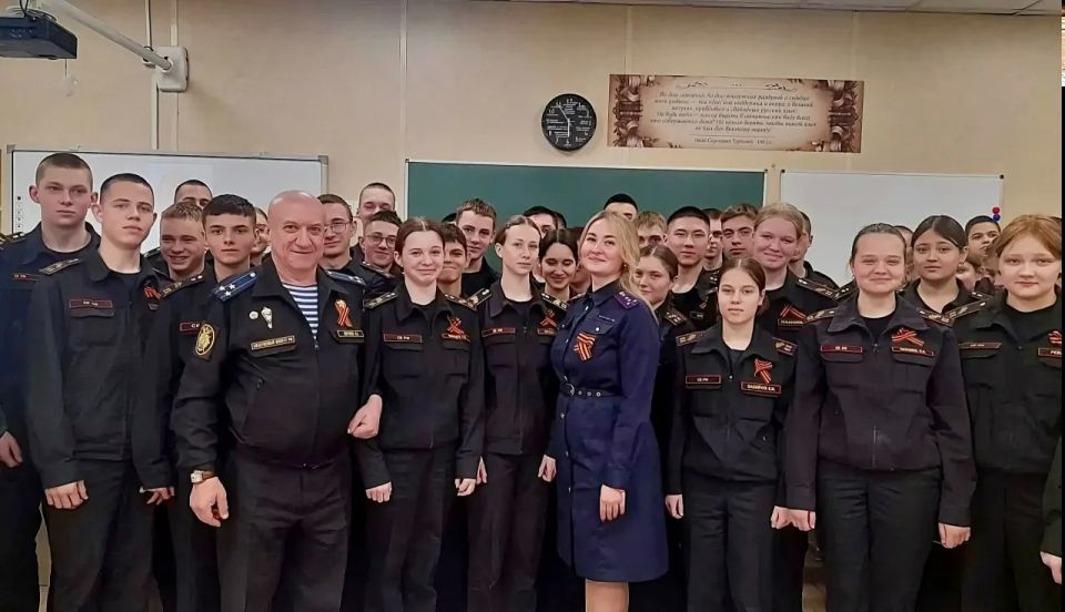 В Севастопольском кадетском корпусе Следственного комитета Российской Федерации имени В.И. Истомина проведён цикл мероприятий с участием представителя управления общественно-политической работы СК России В Севастопольском кадетском корпусе Следственного комитета Российской Федерации имени В.И. Истомина проведён цикл мероприятий с участием представителя управления общественно-политической работы СК России