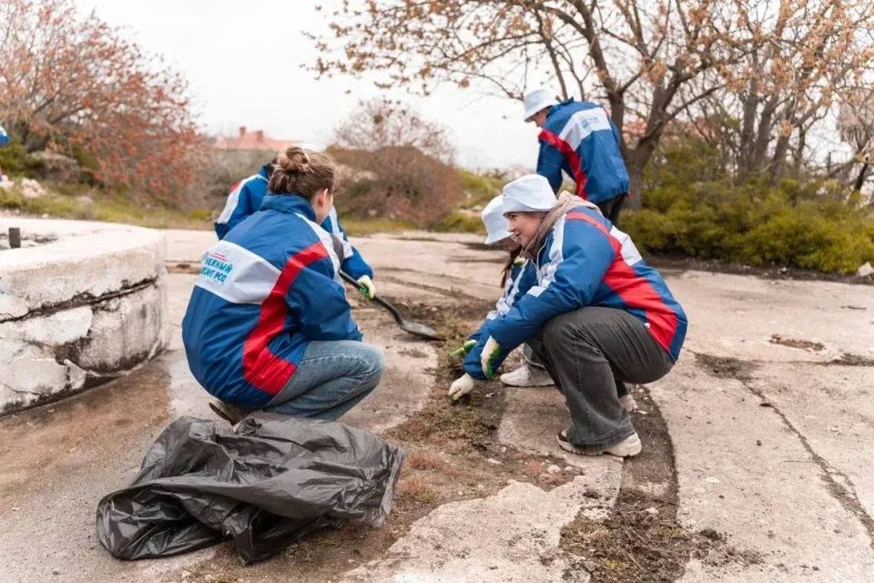 Денис Кондратьев: Мир! Труд! Май!. Сегодня принял участие в субботнике в рамках акции «Десант Победы» Денис Кондратьев: Мир! Труд! Май!. Сегодня принял участие в субботнике в рамках акции «Десант Победы»