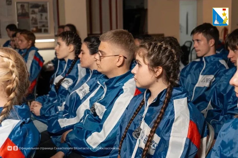 100 бойцов студотрядов дали старт патриотической акции «Десант Победы» на 35-й батарее 100 бойцов студотрядов дали старт патриотической акции «Десант Победы» на 35-й батарее