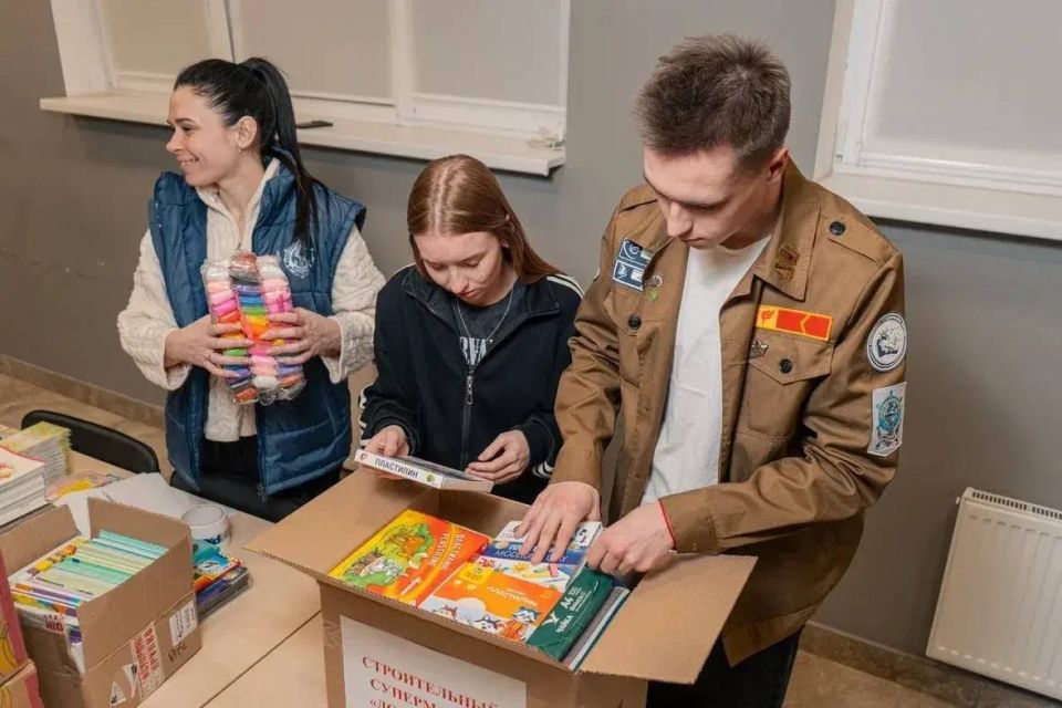 Денис Кондратьев: Накануне вернулся из командировки, в ходе которой удалось выполнить важное дело — передать гуманитарную помощь Кленовой школе-интернату в ЛНР Денис Кондратьев: Накануне вернулся из командировки, в ходе которой удалось выполнить важное дело — передать гуманитарную помощь Кленовой школе-интернату в ЛНР