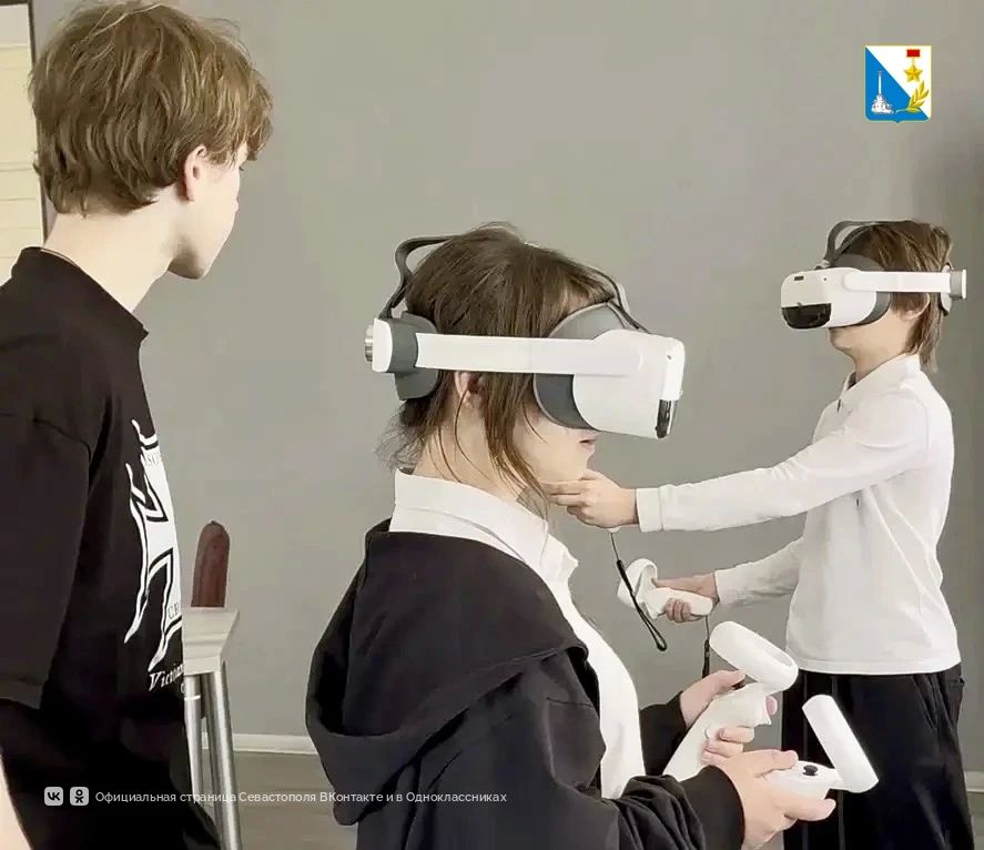 Школьники Севастополя примеряют профессии через VR-очки Школьники Севастополя примеряют профессии через VR-очки