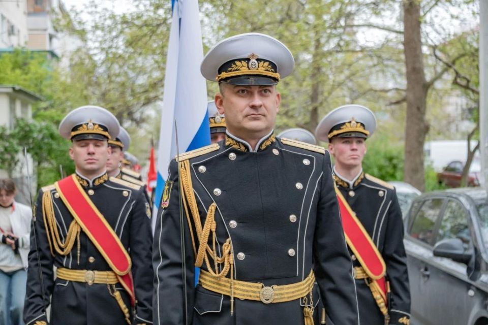 Сегодня стартовали парады у домов ветеранов Сегодня стартовали парады у домов ветеранов