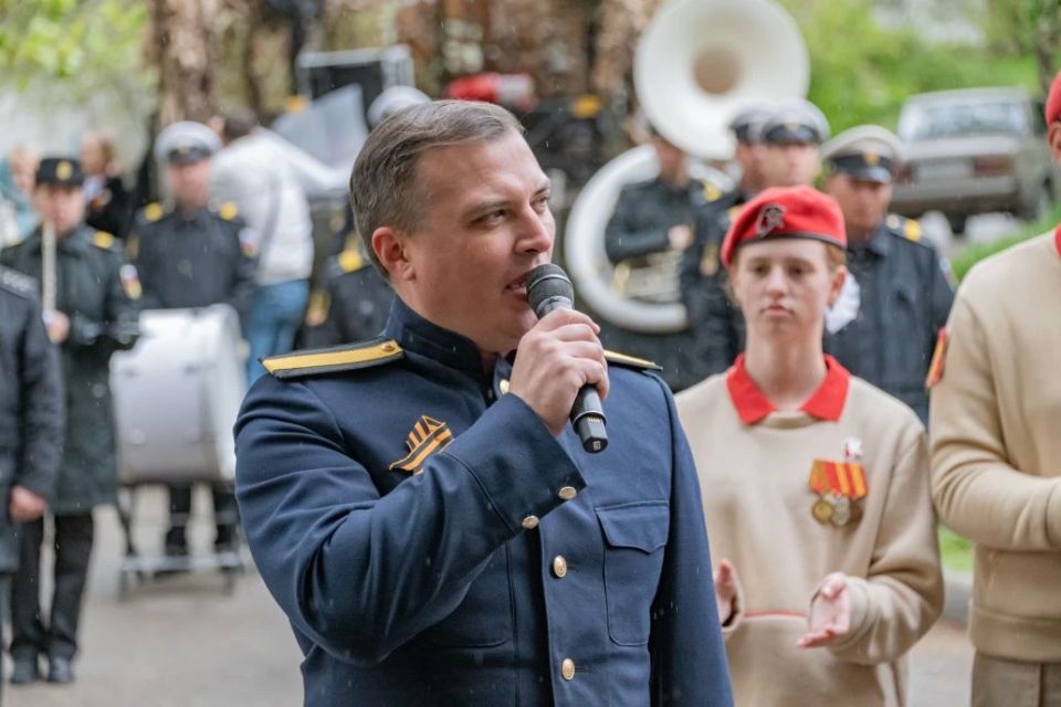 Сегодня стартовали парады у домов ветеранов Сегодня стартовали парады у домов ветеранов