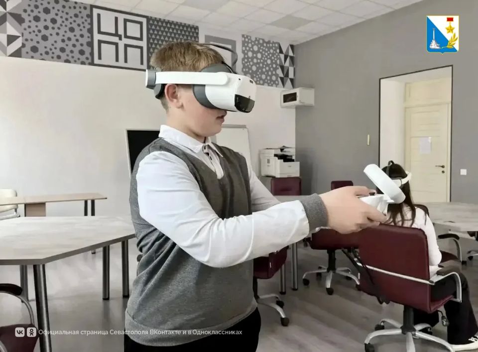 Школьники Севастополя примеряют профессии через VR-очки Школьники Севастополя примеряют профессии через VR-очки