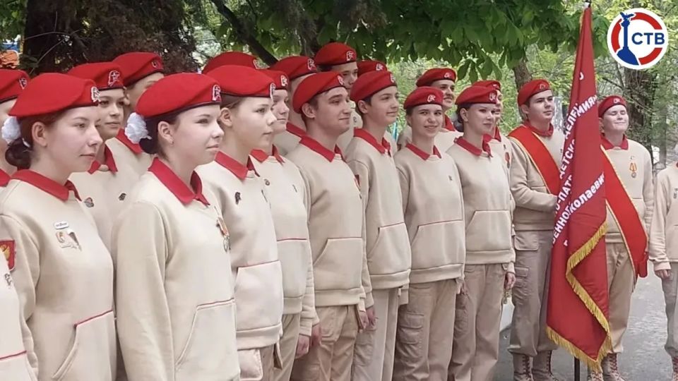 Во дворе ветерана прошел персональный Парад Победы Для Николая Емельяновича Голубцова устроили торжественный парад с участием военных, юнармейцев и оркестра. Так в Севастополе поздравляют ветеранов с наступающим Днем Победы Во дворе ветерана прошел персональный Парад Победы Для Николая Емельяновича Голубцова устроили торжественный парад с участием военных, юнармейцев и оркестра. Так в Севастополе поздравляют ветеранов с наступающим Днем Победы