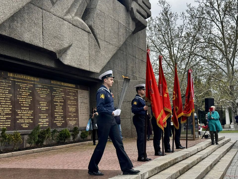 Игорь Михеев: В преддверии Дня Победы в рамках Всероссийской акции «Честь и Достоинство» в Севастополе прошла церемония слияния Вечных огней — «Вечный Огонь воинской славы России» Игорь Михеев: В преддверии Дня Победы в рамках Всероссийской акции «Честь и Достоинство» в Севастополе прошла церемония слияния Вечных огней — «Вечный Огонь воинской славы России»