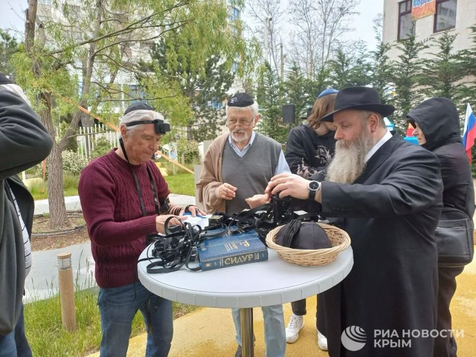 В еврейской общине Севастополя отметили праздник Лаг Баомер, который собрал более 200 верующих В еврейской общине Севастополя отметили праздник Лаг Баомер, который собрал более 200 верующих