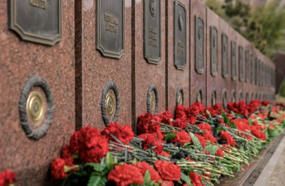 В Ростове-на-Дону открыли монумент "Земля героев" в преддверии празднования Великой Победы В Ростове-на-Дону открыли монумент "Земля героев" в преддверии празднования Великой Победы